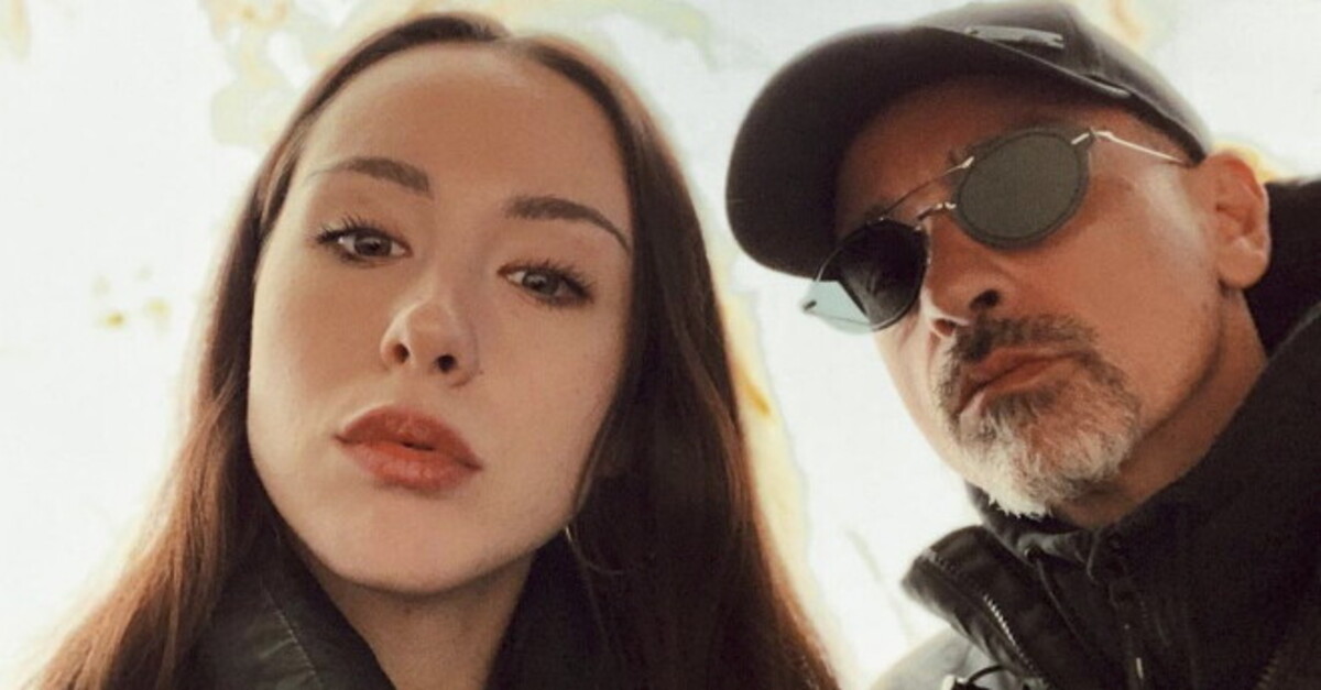News RadioItaliaEros Ramazzotti e la figlia Aurora cantano e ballano con Battisti video News RadioItaliaEros Ramazzotti e la figlia Aurora cantano e ballano con Battisti video