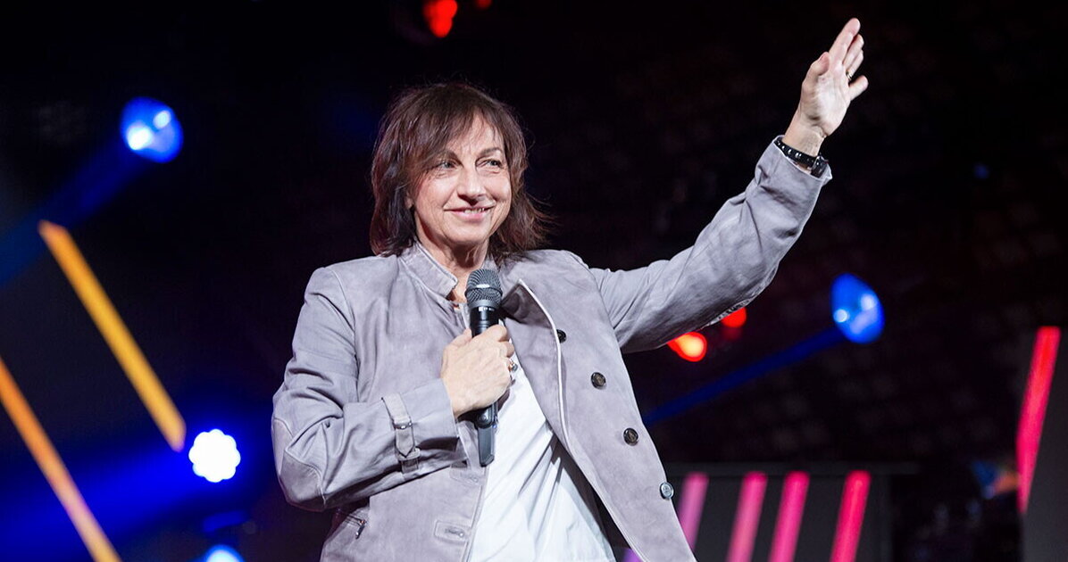 News - RadioItalia-Gianna Nannini si frattura il radio sul palco, ma il ...