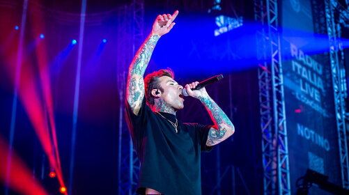 Per la prima volta i figli di Fedez hanno visto un concerto del papà
