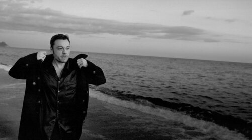Tiziano Ferro torna sul palco dopo 3 anni: date e biglietti del tour “STADI26”