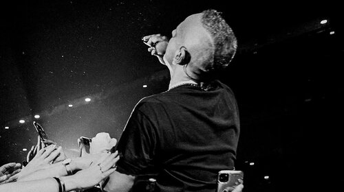 Eros Ramazzotti torna in concerto davanti a Michelle Hunziker e al nipotino Cesare