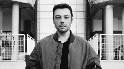 Tiziano Ferro è un “grande”: il suo nuovo album è da numero Uno in classifica