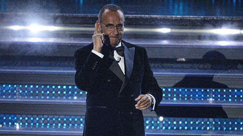 Carlo Conti: “- 100 a Sanremo 2026 e ancora non ho scelto una canzone”