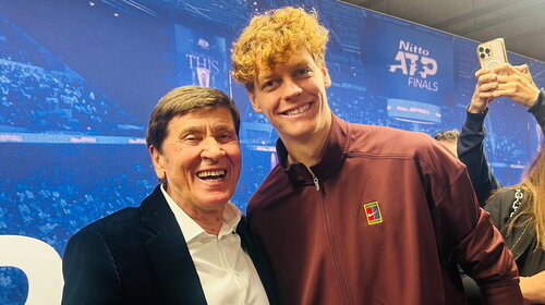 Gianni Morandi incorona il Maestro Jannik Sinner: “Tu come la Ferrari e Armani”
