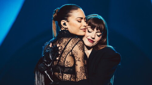 Annalisa ed Elodie: l'omaggio a Ornella Vanoni sul palco del Palazzo dello Sport