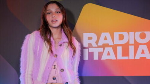Sarah Toscano canta l’infatuazione in “Maledetto ti amo”