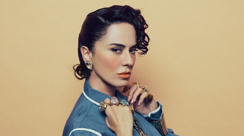 Paola Iezzi inaugura il 2026 con il suo show "Iezz, we can!!!"