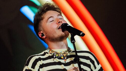 Alfa si tatua il numero 192.463: ecco perché