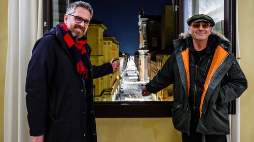 Luca Carboni accende le luminarie di Bologna con i suoi versi