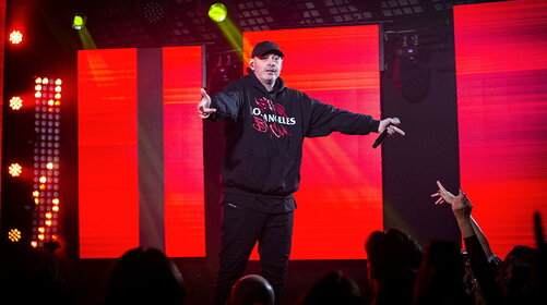 Fabri Fibra: il successo del tour e il nuovo singolo “Vivo”