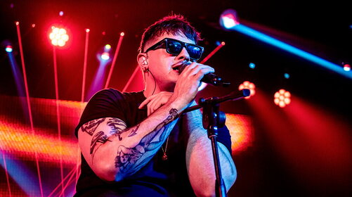 Come si prepara Olly ai prossimi concerti? “Allenamenti e… riso e pollo”