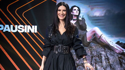 Laura Pausini svela la tracklist di “Io canto 2”: il duetto con Lucio Dalla 