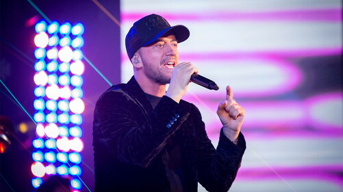 Raf celebra i 25 anni di “Infinito” con un tour nei palasport: “Non vedo l'ora!”