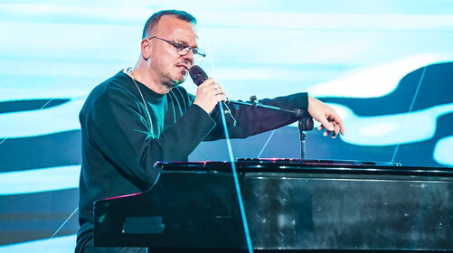 Gigi D’Alessio, regalo di Natale anticipato: 3 nuove date nei palasport