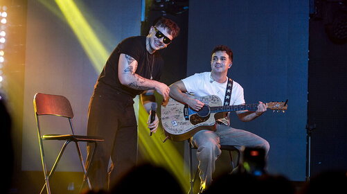 Olly è il re del 2025: suoi l'album e il singolo più venduti dell'anno