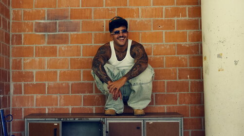 “È davvero tutto possibile”: Geolier domina tutte le classifiche FIMI 