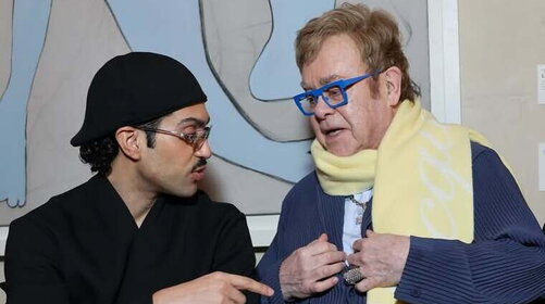 Mahmood: l'incontro con Elton John alla fashion week di Parigi 