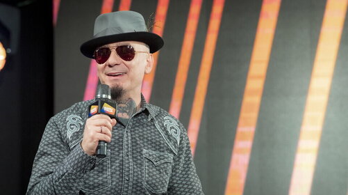 J-Ax a Sanremo: ecco chi si nasconde dietro la Ligera County Fam.