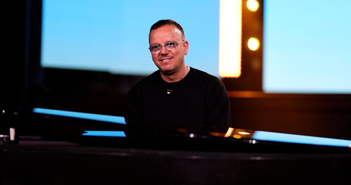 Gigi D’Alessio racconta a Radio Italia Tv le storie dietro le canzoni di “Nuje”