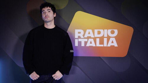 Il 2026 in rima di Fulminacci: Sanremo, Palazzacci e il nuovo album “Calcinacci” 