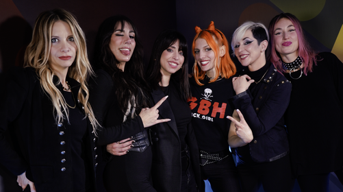 Bambole di pezza: il coraggio di rimanere uniti in “Resta con me” a Sanremo