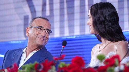 Sanremo, la conferenza stampa della terza serata con Carlo Conti e Irina Shayk