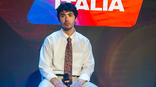 Tutti gli –acci di Fulminacci: abbracci, postacci, palazzacci e… momentacci