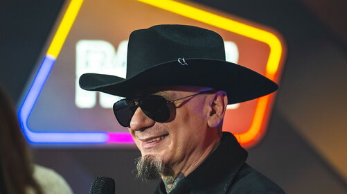 J-Ax torna da solista con un disco country