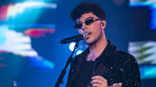 The Kolors scaldano Piazza Colombo a Sanremo