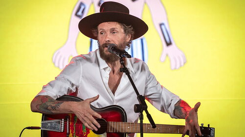 Jovanotti: AAA cercasi strumenti in affitto per i concerti in Australia 