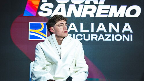 Tredici Pietro annuncia il "Non guardare + giù tour"