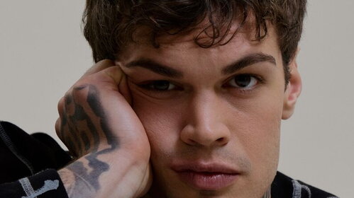 Blanco: il nuovo album è “Ma’”. La foto con la mamma in copertina