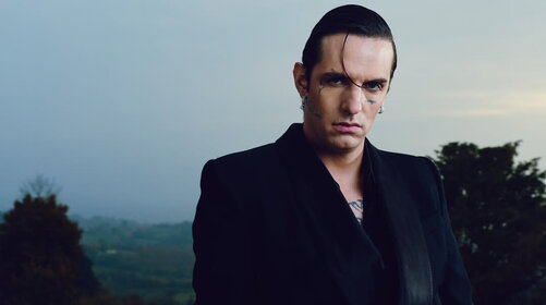 Achille Lauro cala il tris di stadi per il 2027: tutte le date