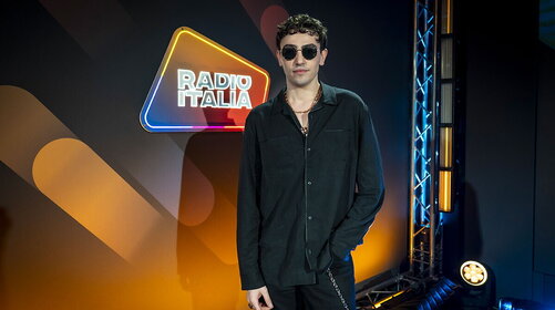 Michele Bravi sul nuovo album "Commedia musicale”: “Contiene canzoni felici”