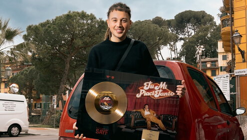 Sayf: il Disco d'oro per "Tu mi piaci tanto" arriva il giorno del suo compleanno