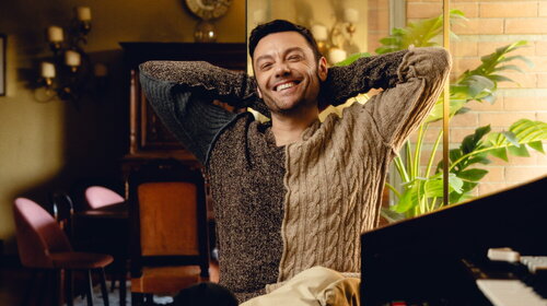 Tiziano Ferro annuncia “Sono un grande (Deluxe)”: 7 nuovi brani in uscita il 22 maggio