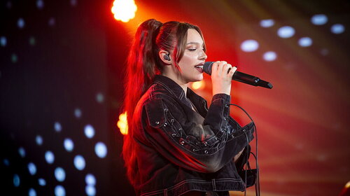 Sarah Toscano debutta come attrice e ritorna con "Atlantide", il nuovo singolo