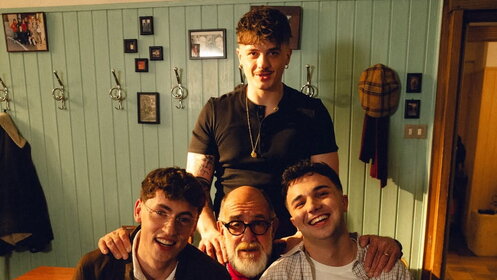 Juli: chi sono i featuring di “Solito Cinema”? Tutti gli indizi