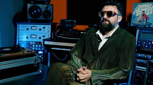 Dargen D’Amico: il racconto di “Doppia mozzarella” è su Radio Italia TV