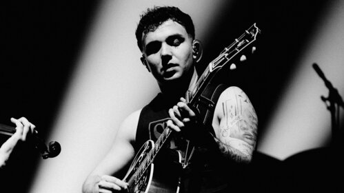 Juli svela i duetti di “Solito cinema”: ci sono anche Concato e Antonacci