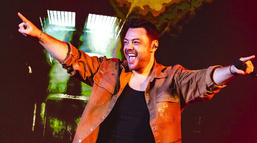 Tiziano Ferro a Radio Italia Live… aspettando “Sono un grande (Deluxe)” e il tour
