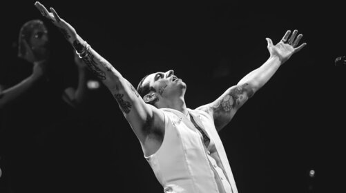 Achille Lauro: prima degli stadi, il nuovo album “Comuni immortali” 