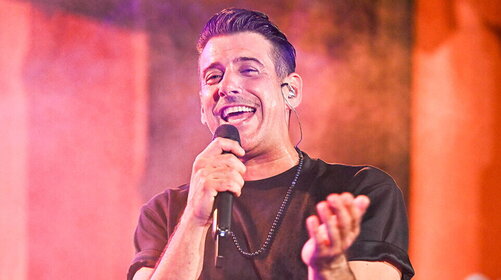 Francesco Gabbani promette da Disneyland Paris: “Presto una canzone estiva”