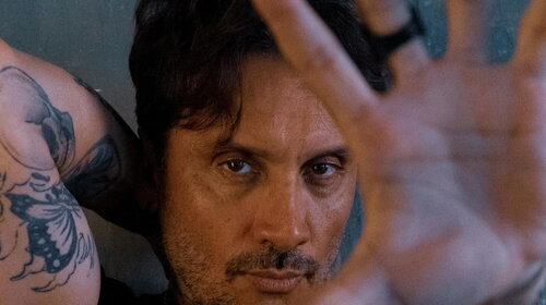 Fabrizio Moro torna e non ha “Niente da perdere”