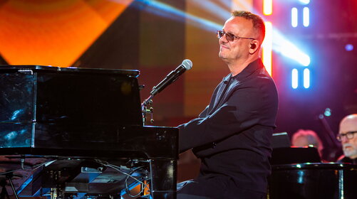 Ma a RILIVE canta più Gigi D’Alessio o Piazza Duomo?