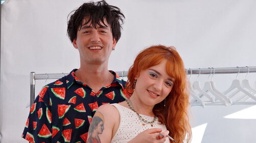 Maria Antonietta & Colombre: ancora insieme per un tuffo nel mare “Senza vestiti” 