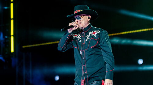 J-Ax: l’attore a sorpresa nel video del nuovo singolo “Hippy Ya Yo”