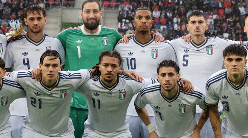 L'Italia torna a vincere con il gol di Pio Esposito e 15 esordienti in campo