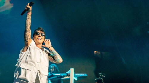 Ultimo, la festa è già iniziata: il flashmob a un mese dal concerto dei record