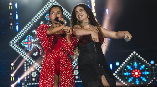 Serena Brancale dedica una serenata a Palermo: sul palco con lei anche Delia 